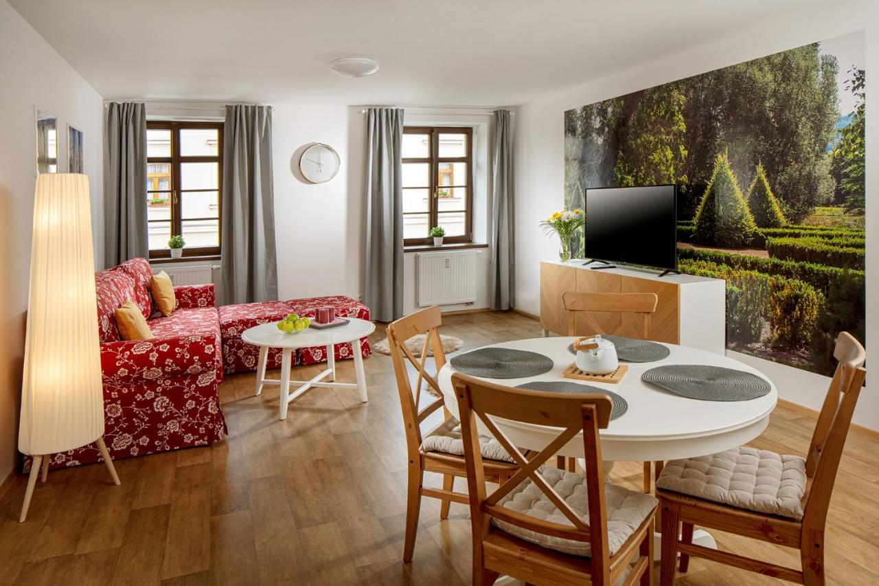 Apartmany Myslivna ออสตรอฟ ภายนอก รูปภาพ