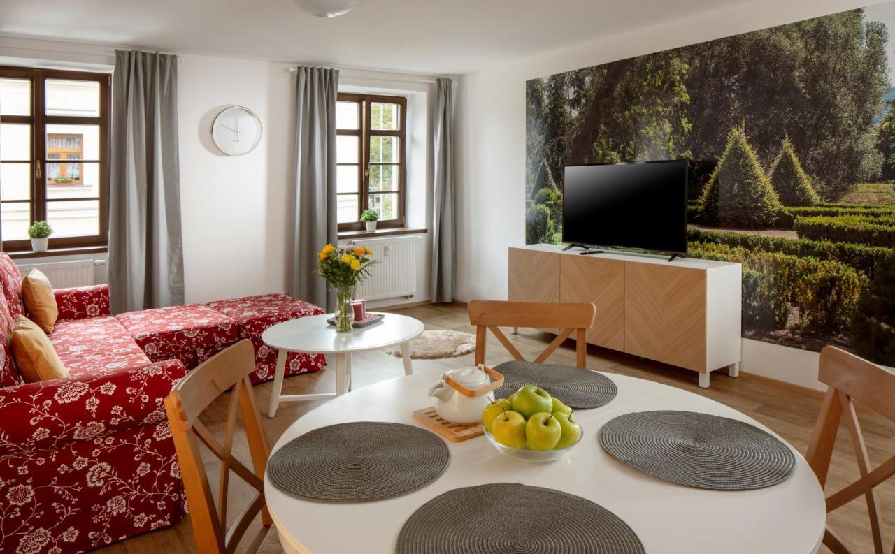 Apartmany Myslivna ออสตรอฟ ภายนอก รูปภาพ