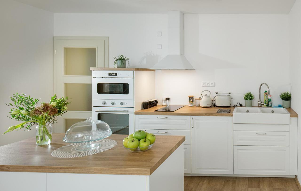 Apartmany Myslivna ออสตรอฟ ภายนอก รูปภาพ