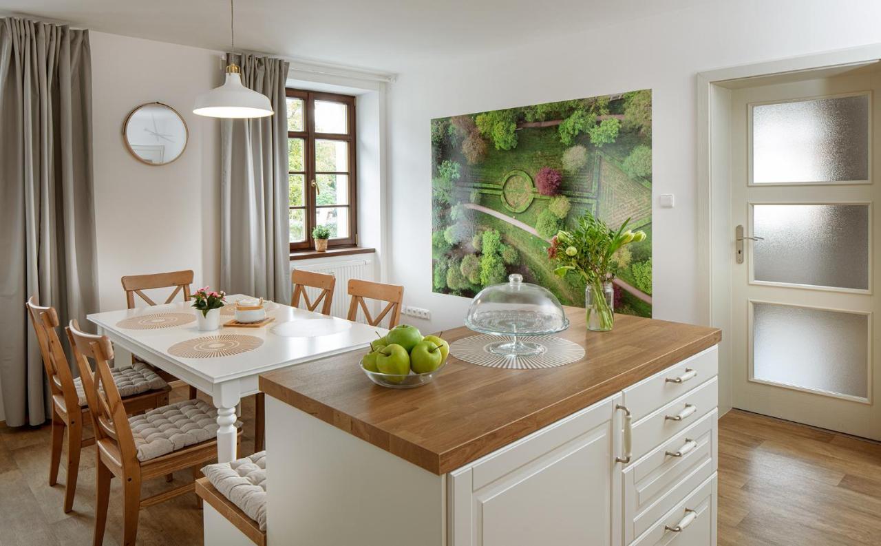 Apartmany Myslivna ออสตรอฟ ภายนอก รูปภาพ