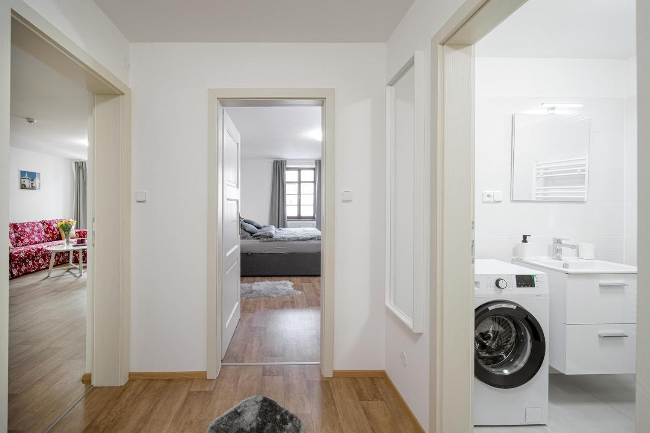 Apartmany Myslivna ออสตรอฟ ภายนอก รูปภาพ